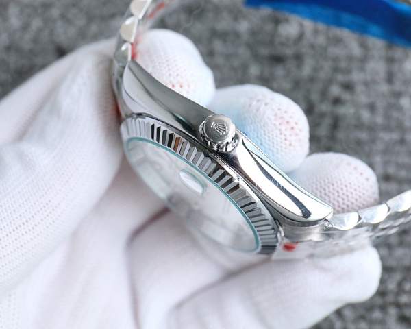 ブランド時計側面デザイン